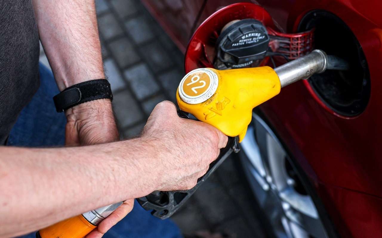 Баланс спроса и предложения: в России могут отменить запрет на экспорт бензина