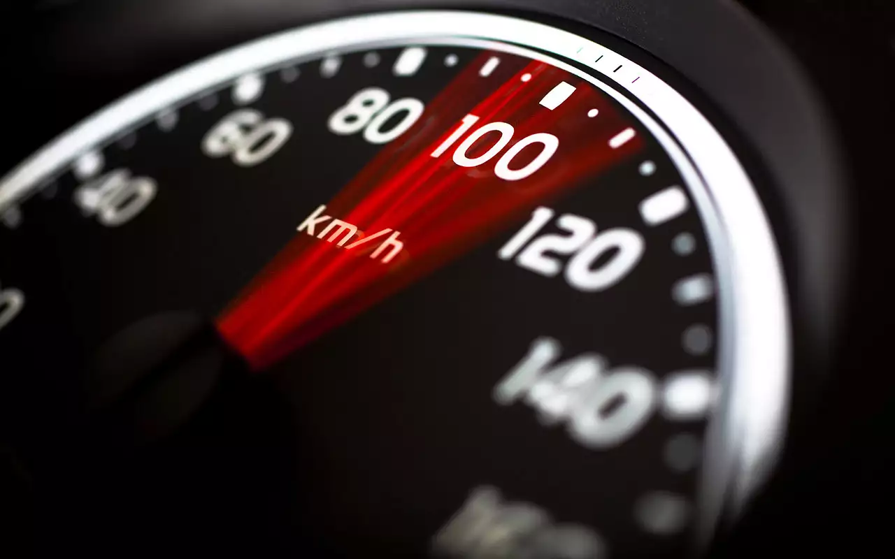 Почему врет спидометр? Автопроизводители намеренно его разгоняют