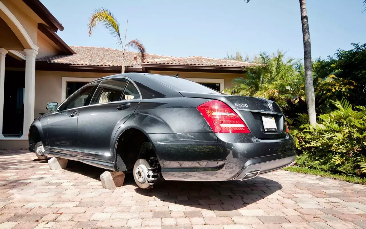 Минус зарплата: как наутро не остаться без колес?