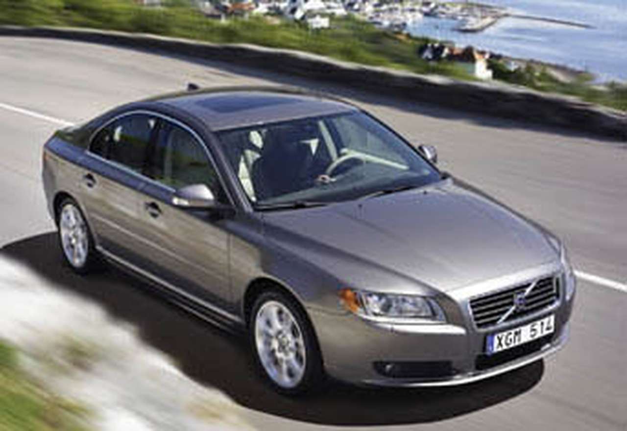 Volvo публикует первые официальные фотографии новой S80.