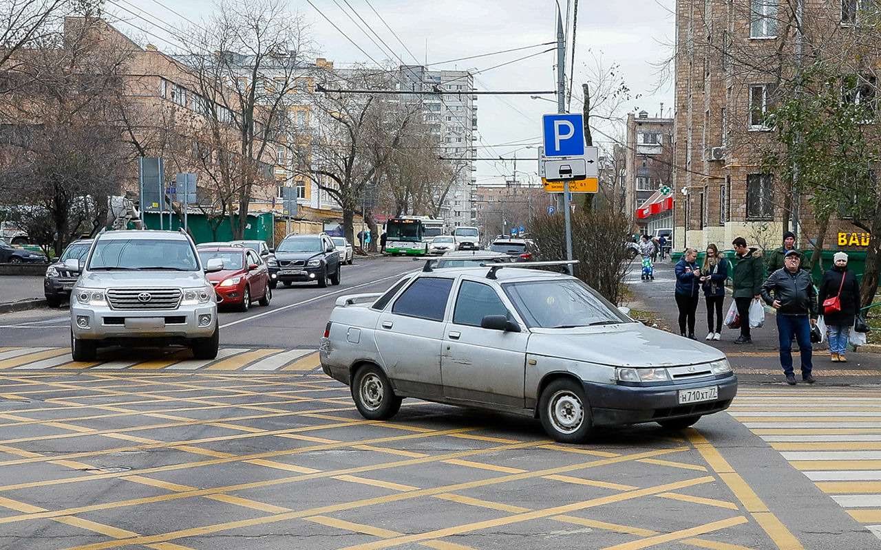 Срезал через двор, чтобы объехать пробку – и штраф?