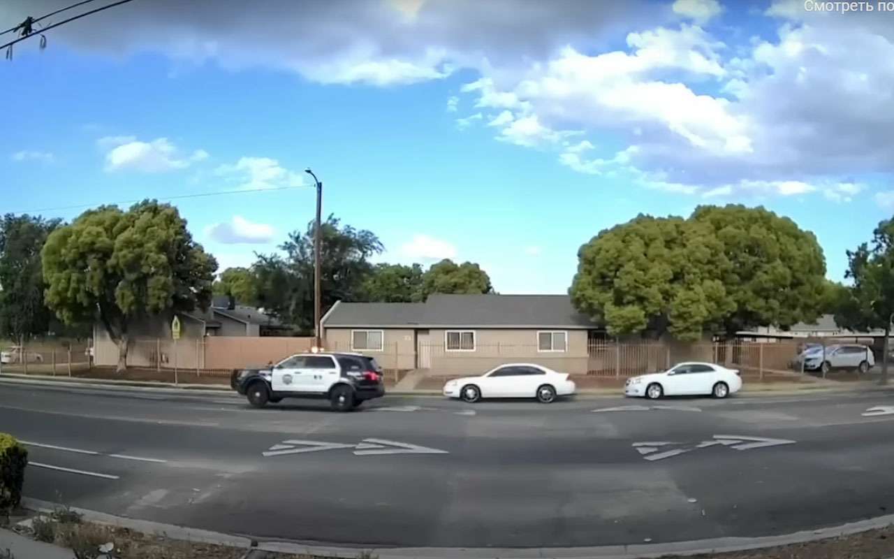 Два «лежачих полицейских» отправляют машины в полет – видео