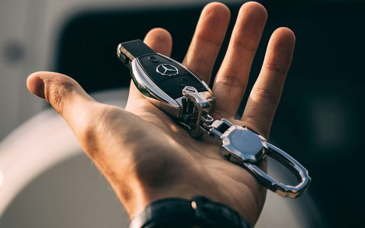 Из-за проблем с предохранителями Mercedes проведет отзывную кампанию — называем модели