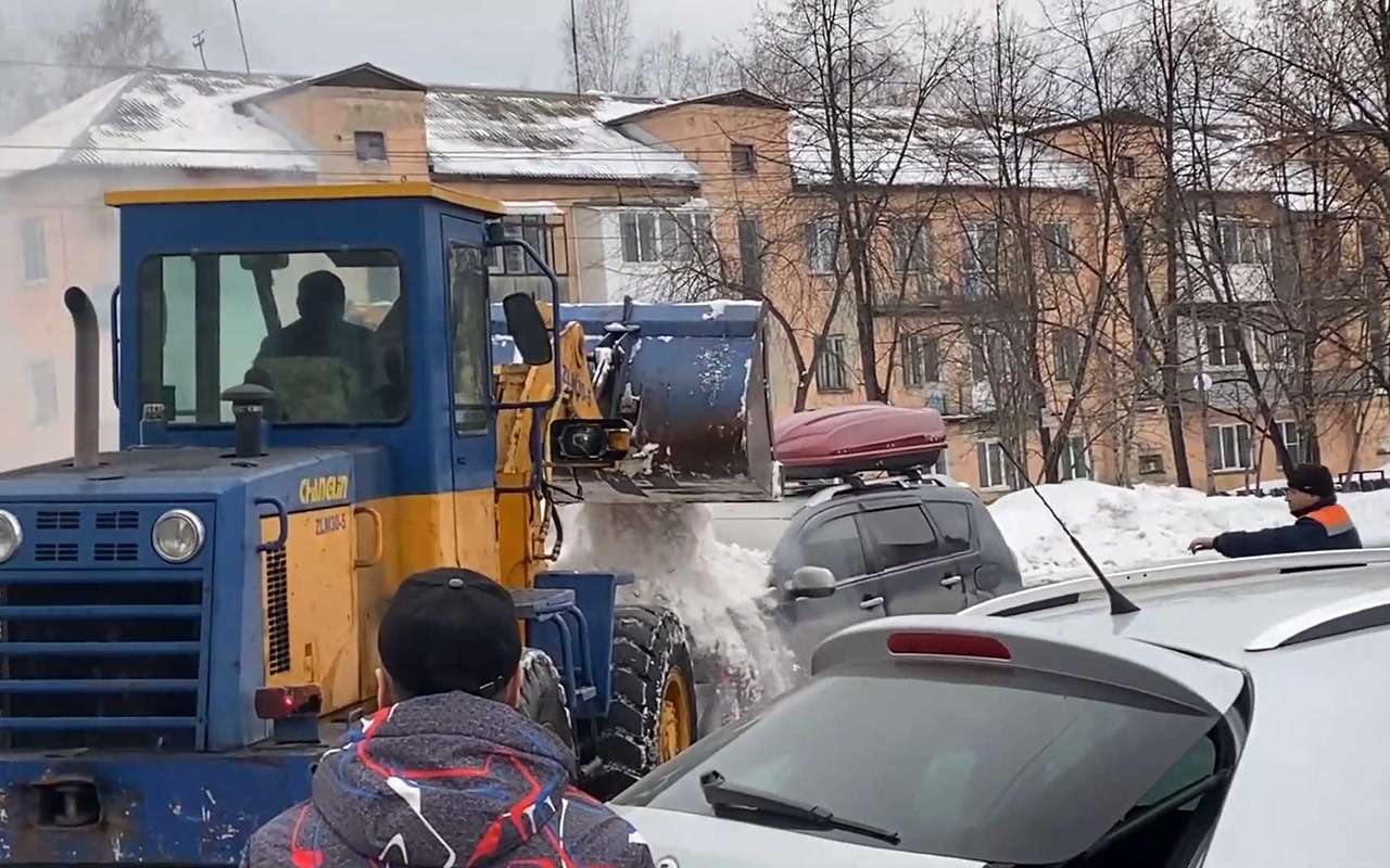 Загорелся Outlander... Но тут мимо проезжал трактор