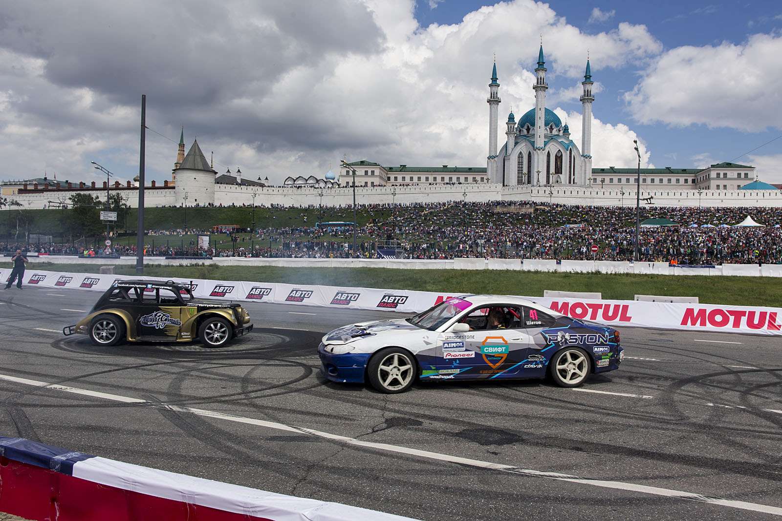 Татарстан машина. Казань рейсинг. Kazan City Racing. Машины в Казани. Город Казань в машине.