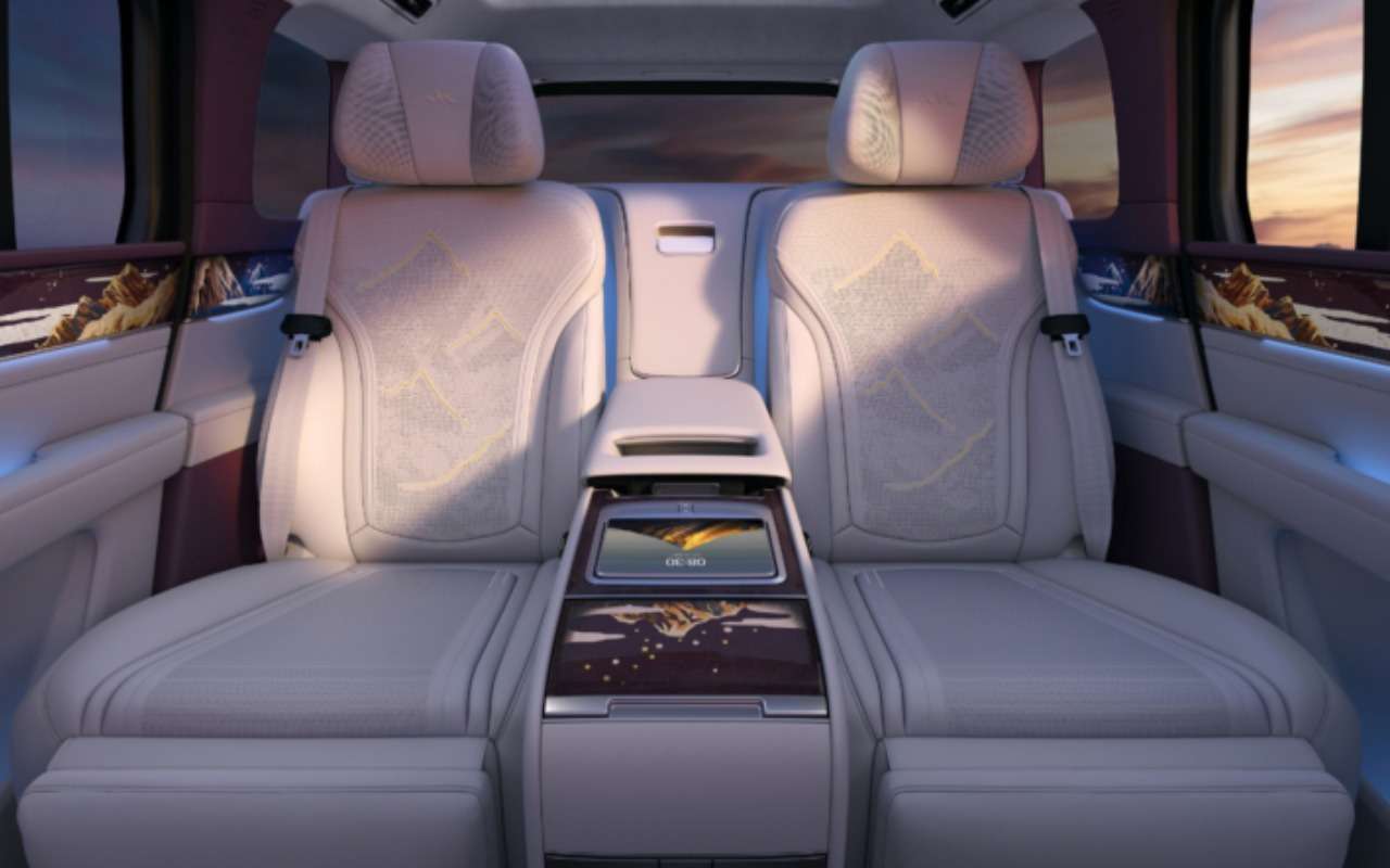 Интерьер BYD Yangwang U8L
