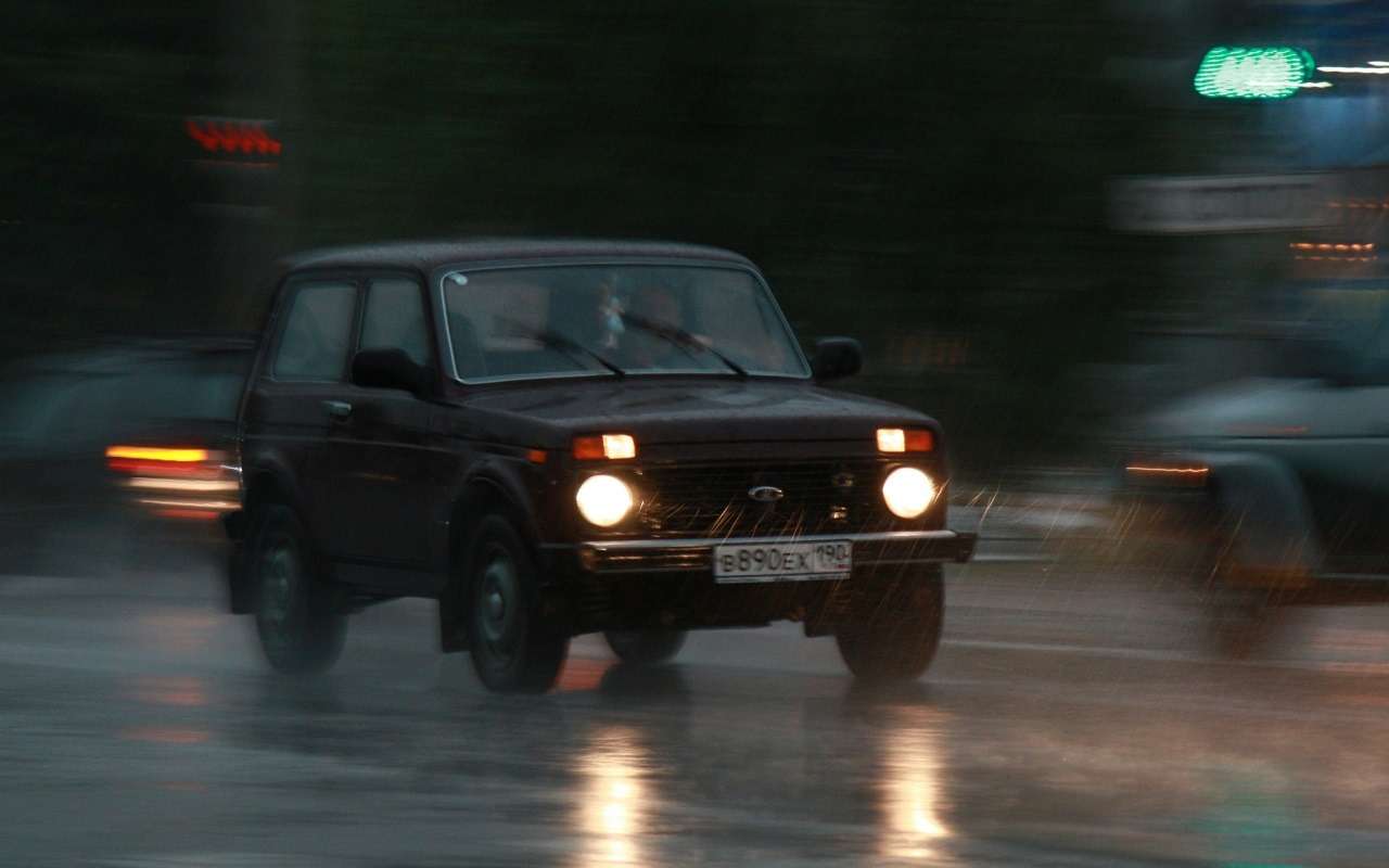 Почему при движении в дождь  важно правильно выбирать дистанцию