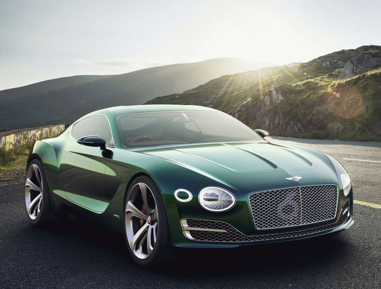 Bentley разрывается между спорткаром и компактным кроссовером