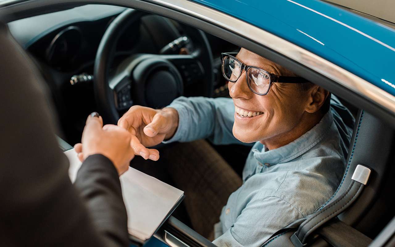 Правильных водителей надо награждать. Фиолетовыми номерами