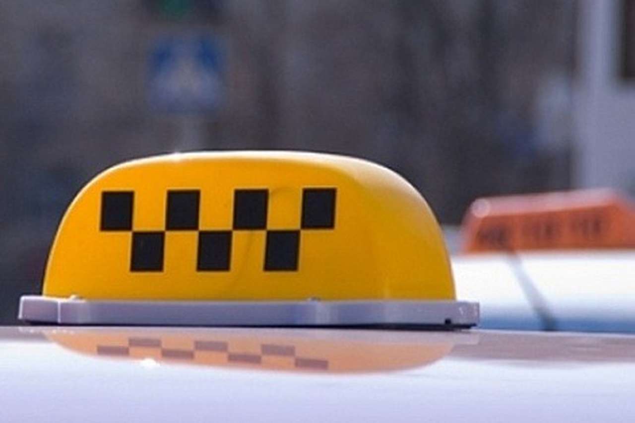 Такси без шашечек и фонаря объявили вне закона