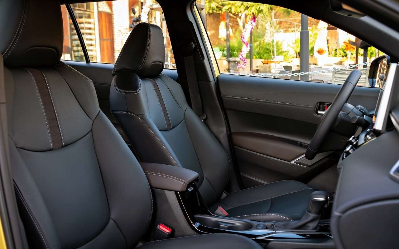 Интерьер Toyota Corolla Cross 2026