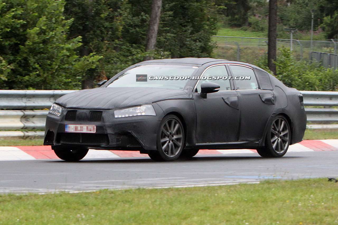 Новый Lexus GS попал в прицелы объективов