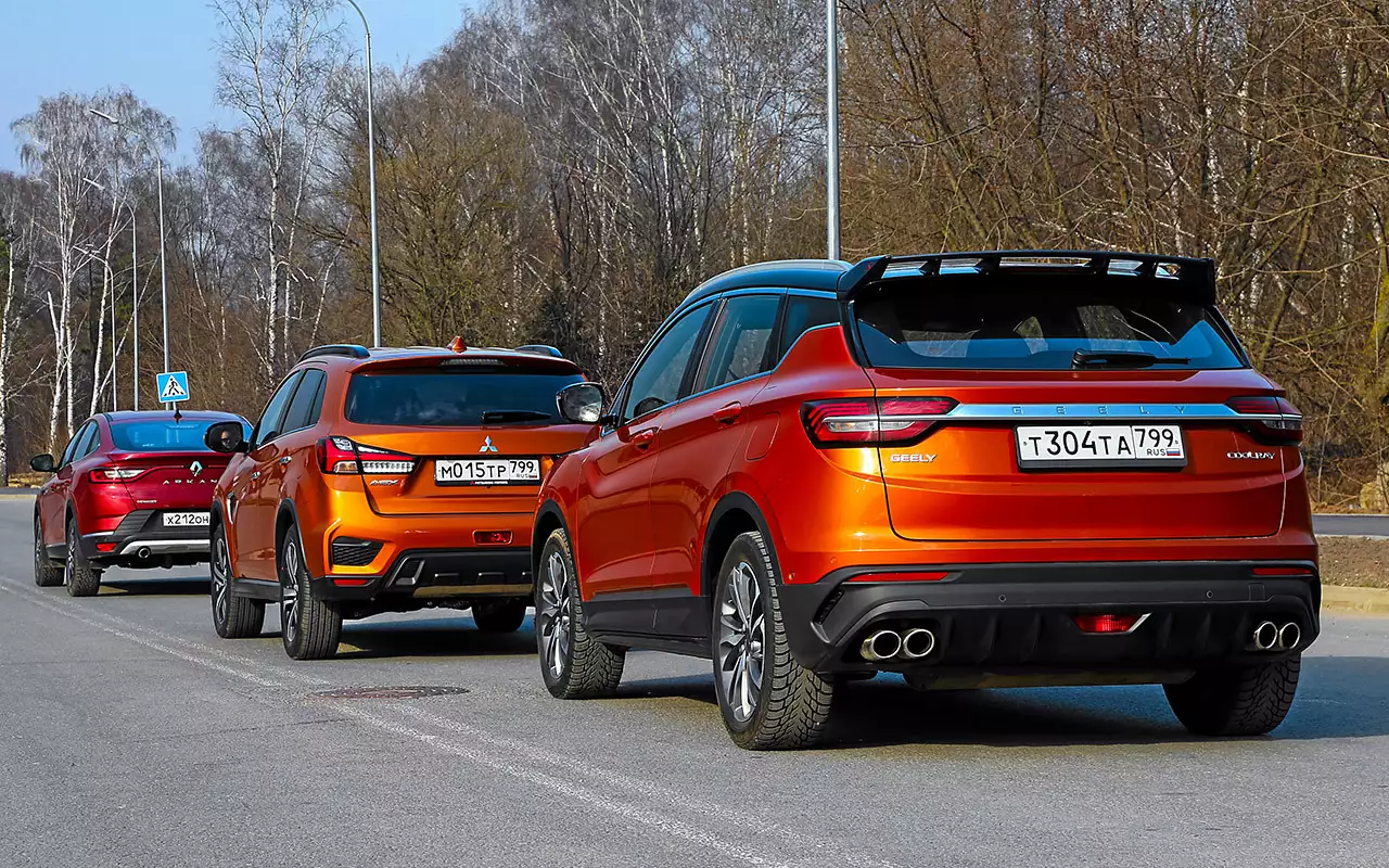 Тойота рав 4 и аутлендер. Nissan x-trail и volkswagen tiguan. Митсубиси аутлендер и ниссан х-трейл. Кроссоверы тест. Кроссоверы тест.