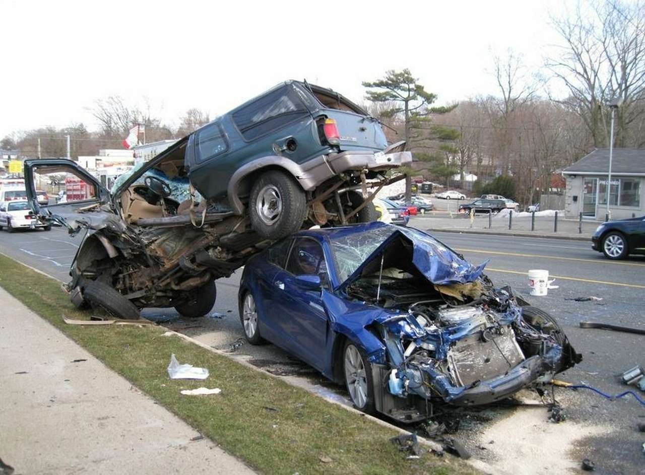 В Интернете появится фотобаза битых машин