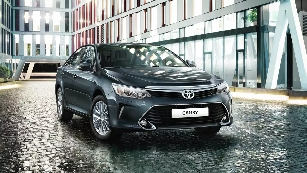 Toyota Camry получит турбонаддув