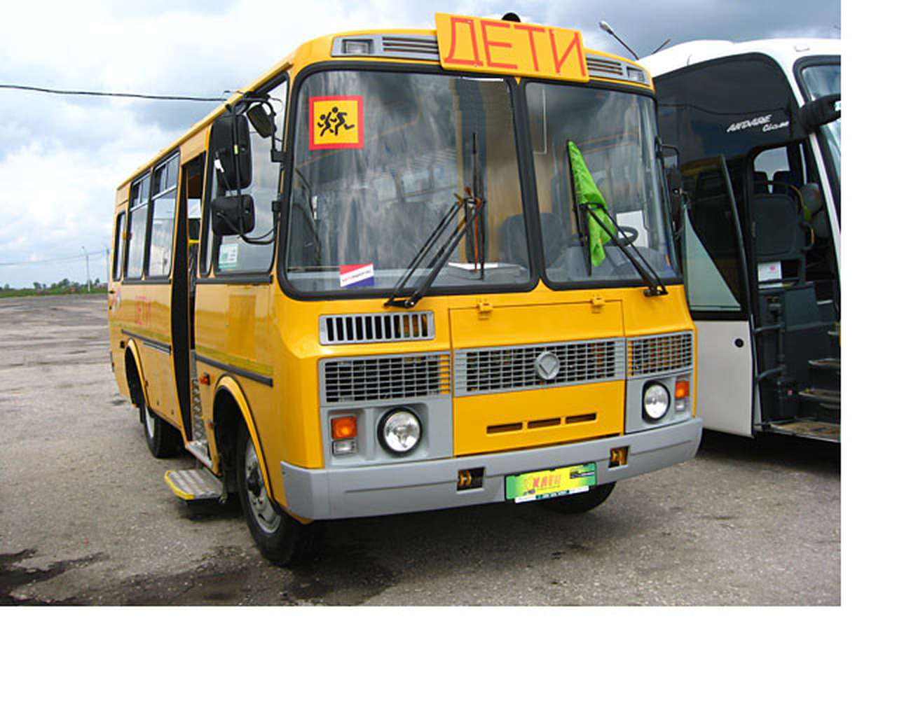 В Архангельской области в ДТП попал школьный автобус