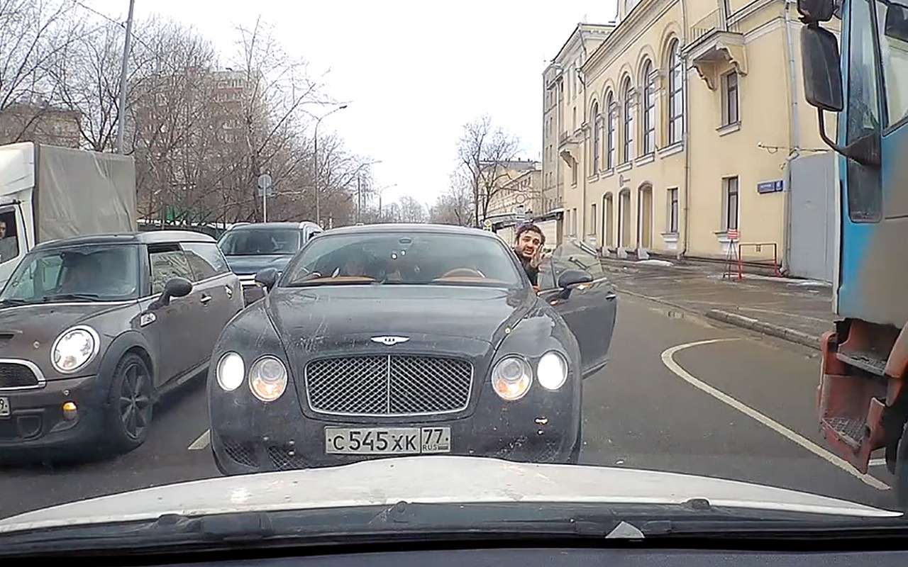 Кинорежиссер Сарик Андреасян попался на встречке