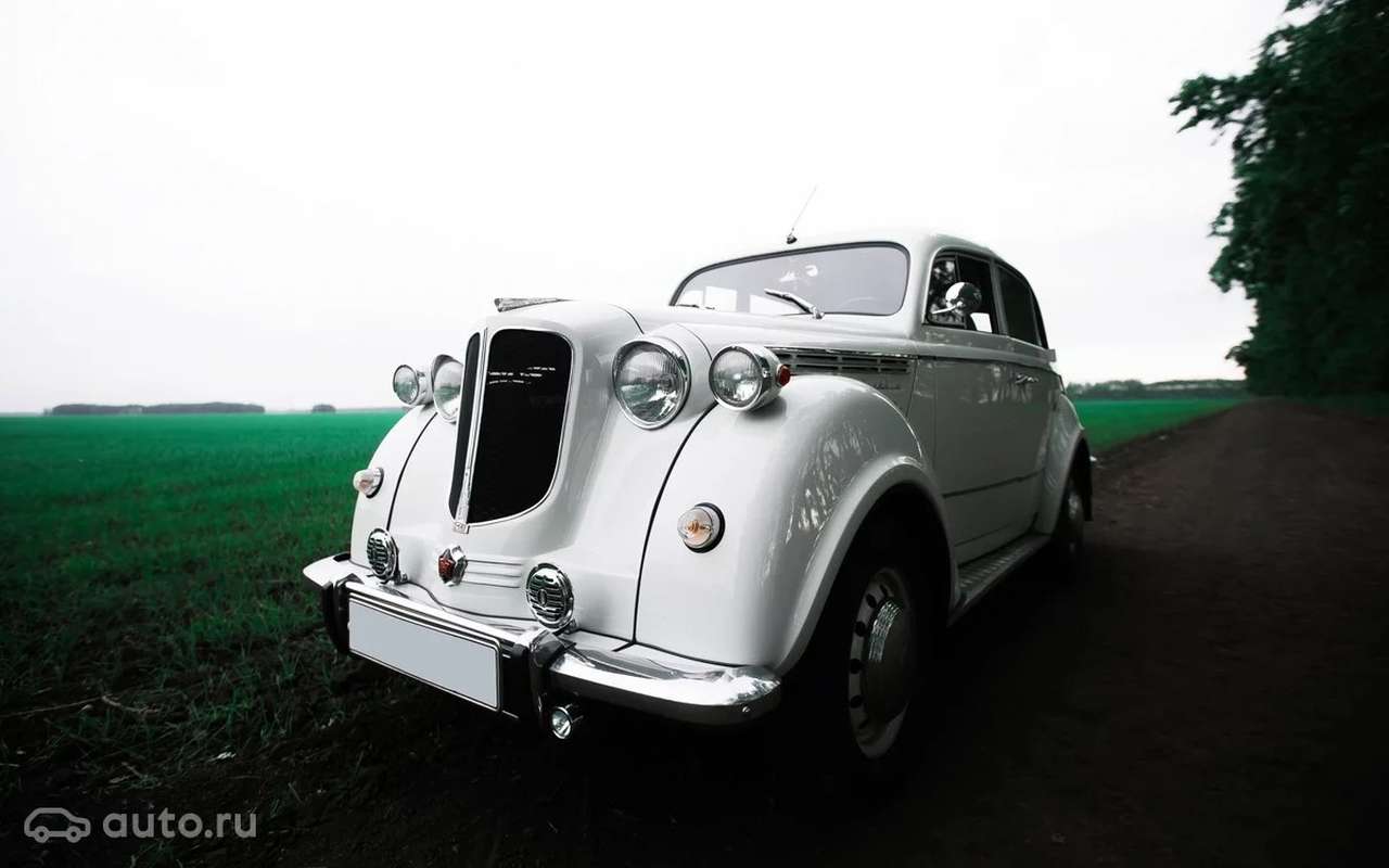 В Омске продают Москвич с креслами от самолета за миллион рублей