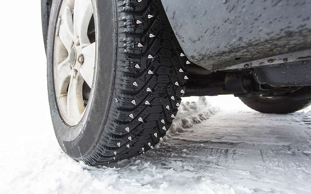 Причина грязи на дорогах - шипы! И их надо запретить, решили чиновники