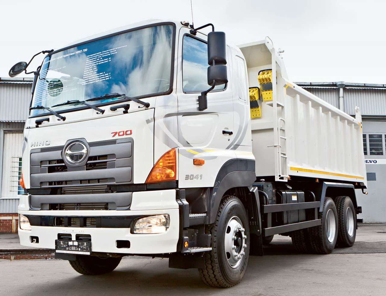 Грузовик Hino 700: тяжеловес местного значения