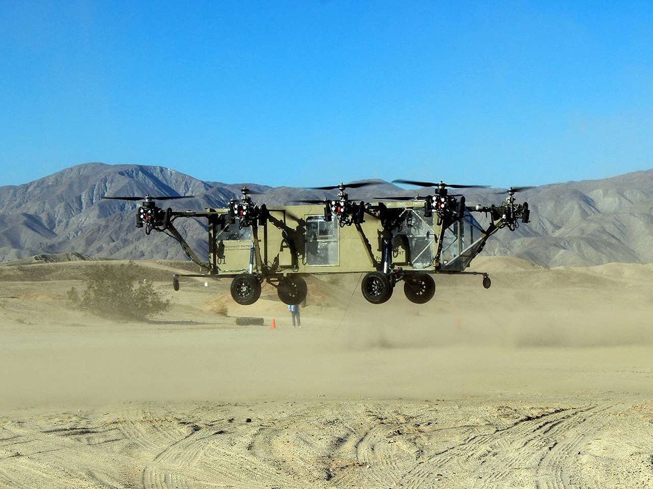 Гибрид грузового автомобиля и вертолета совершил первый полет