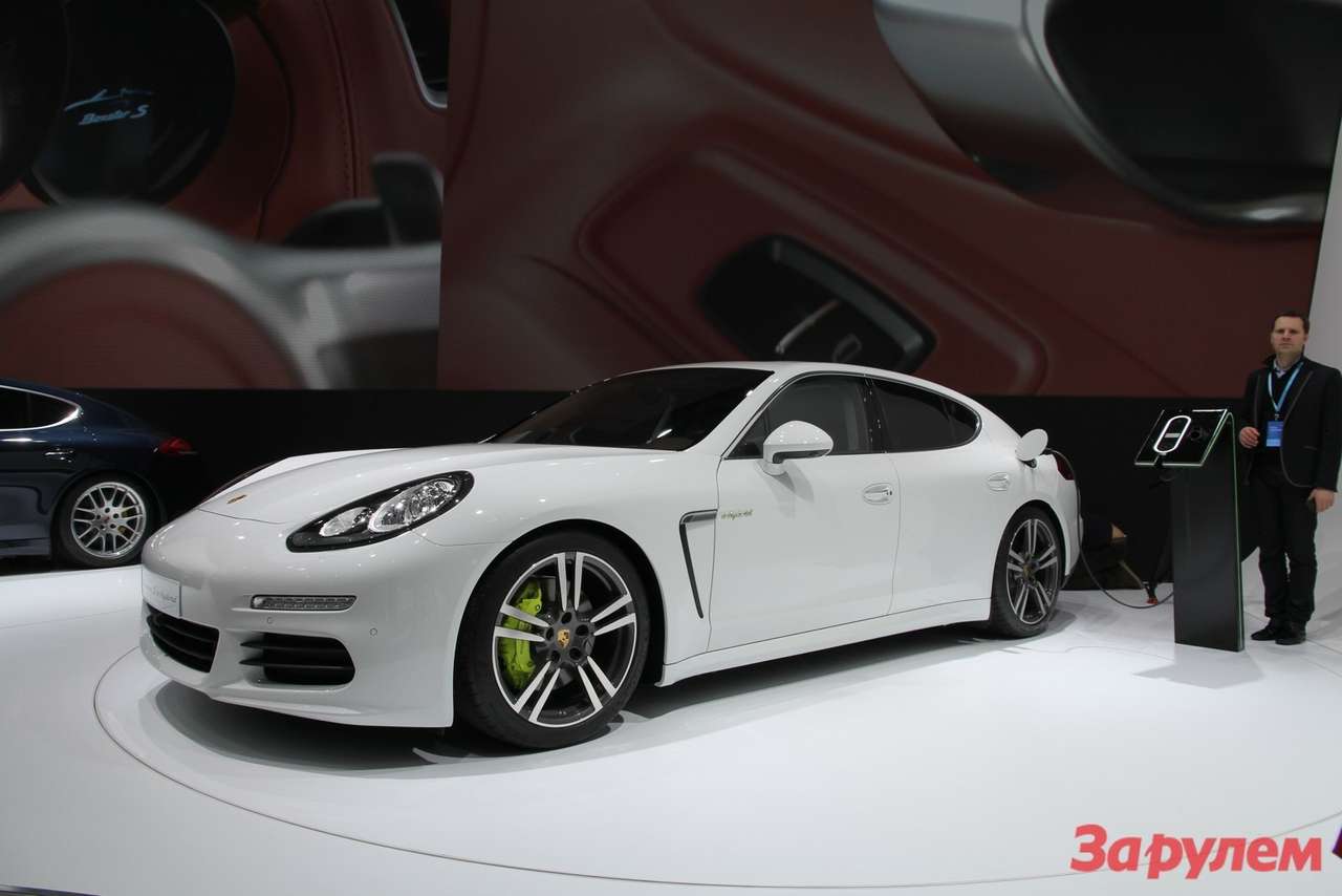 Porsche показала в Шанхае новую Panamera