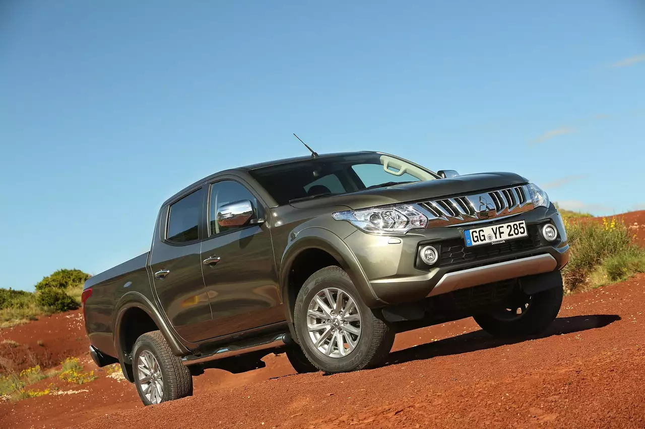 Великое уравнение: Nissan Navara превратится в… Mitsubishi L200