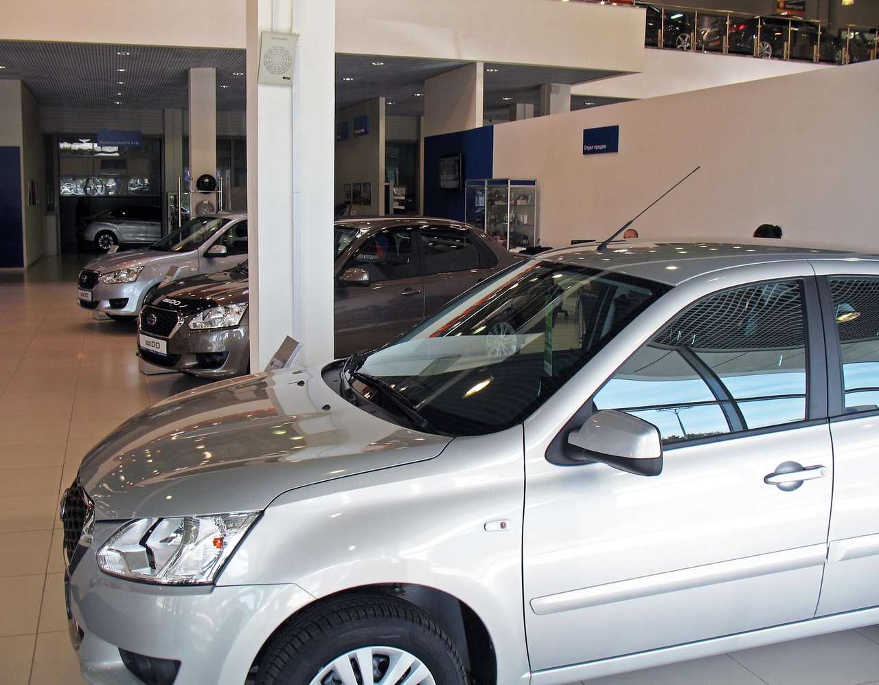 AEB: укрепление рубля чуть замедлило падение авторынка в мае