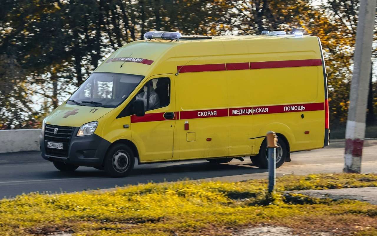 Что делать, если не получается уступить дорогу машине с мигалками? Ответ юриста