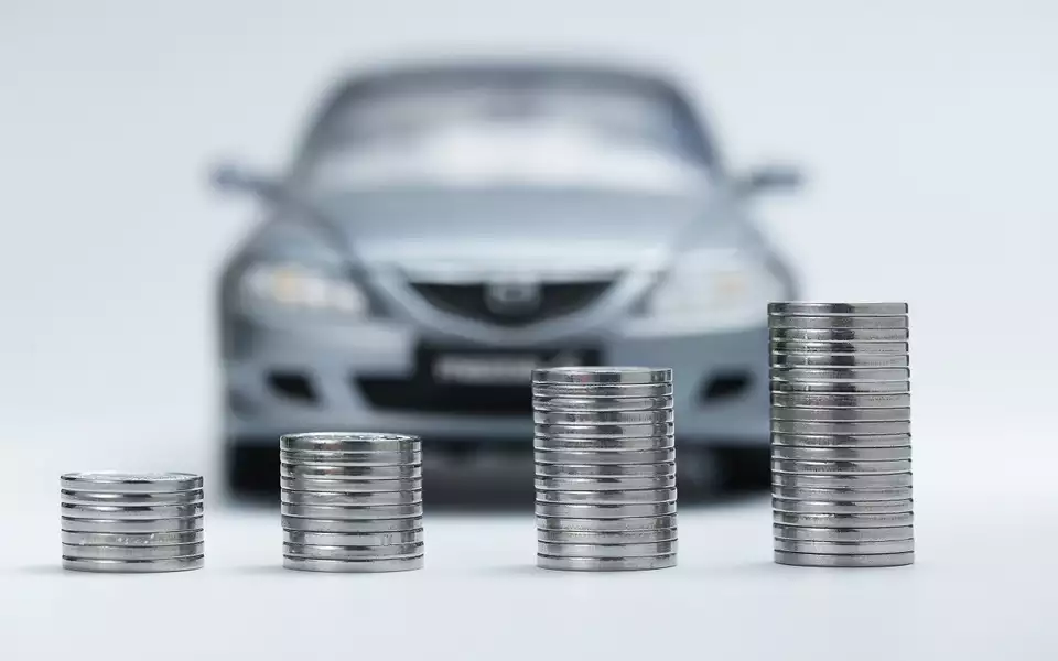 Доллар — вниз, цены — вверх: почему автомобили продолжают дорожать