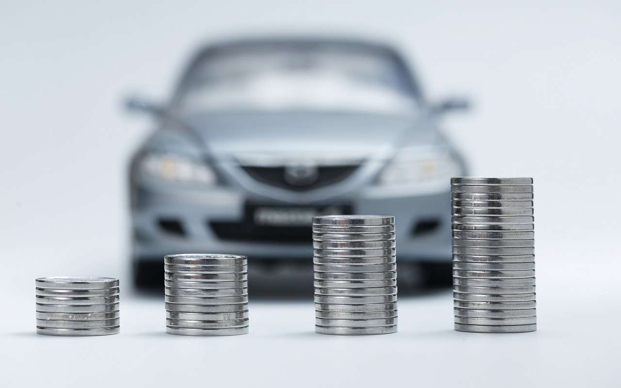 Доллар — вниз, цены — вверх: почему автомобили продолжают дорожать