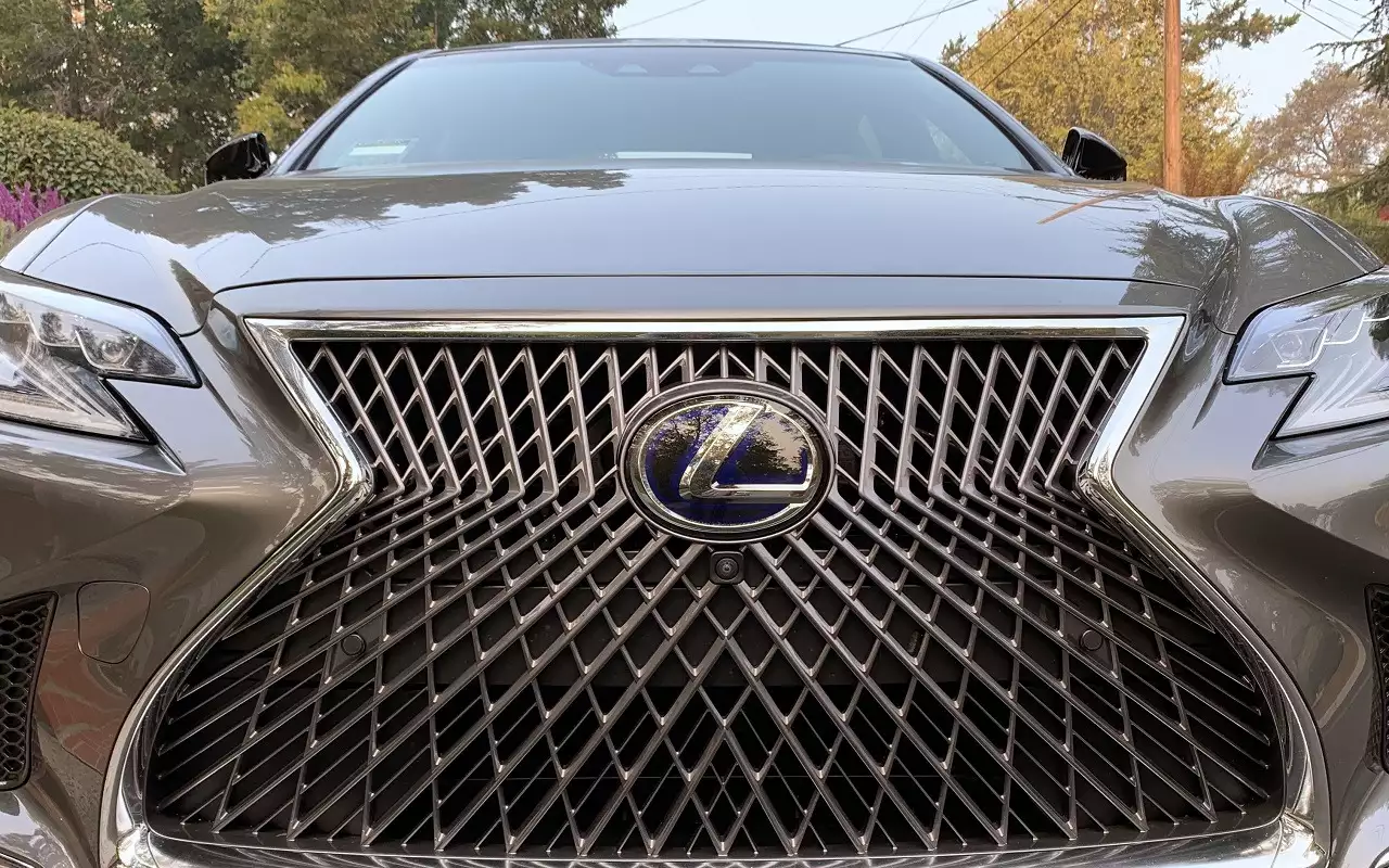 За поставки Toyota и Lexus в Россию решили побороться в суде