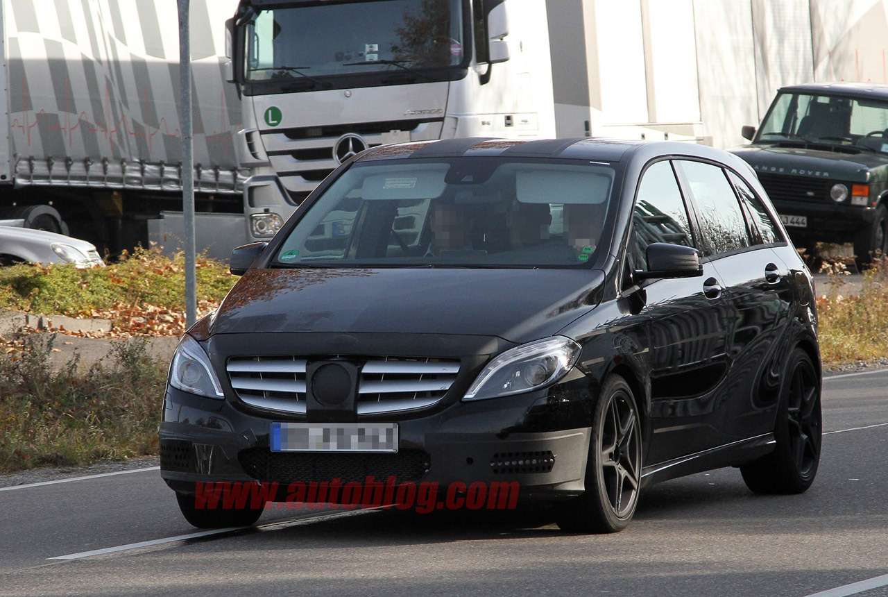 Mercedes B-Klasse от AMG стал добычей папарацци