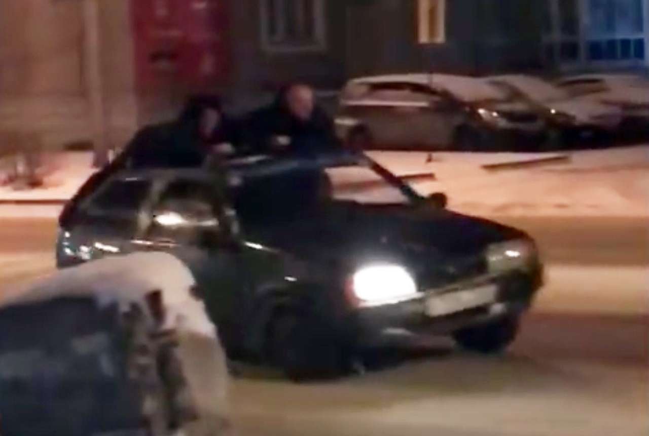 Заплати немного и катай друзей на крыше. Без документов, без фары