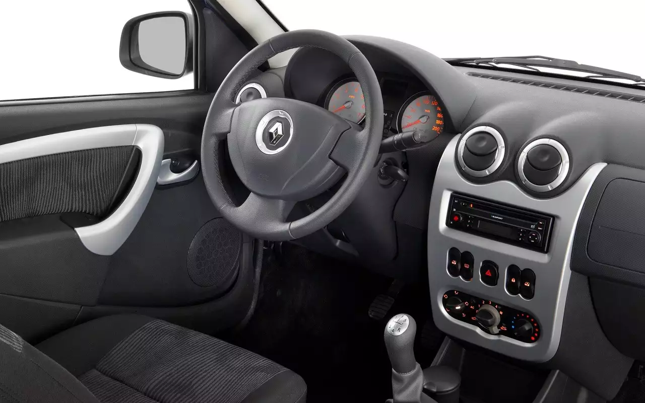 Интерьер Renault Logan