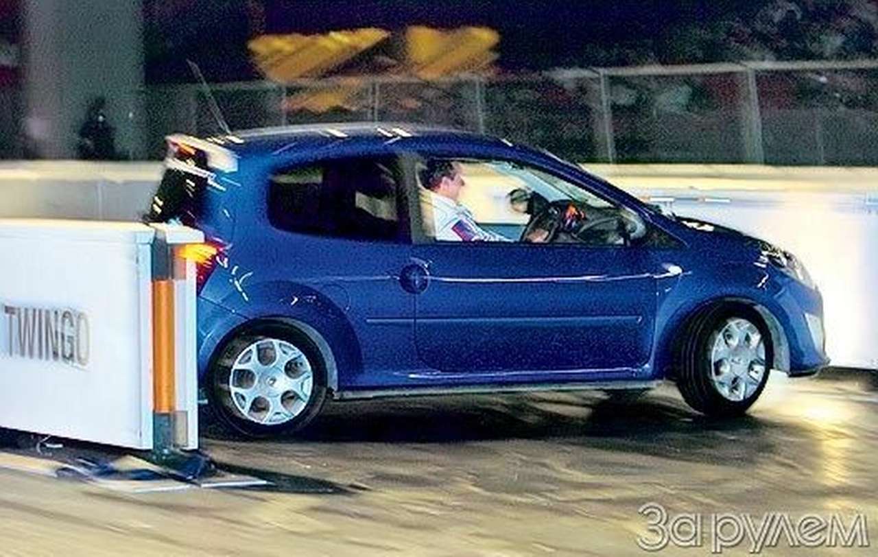 Между Сциллой и Харибдой