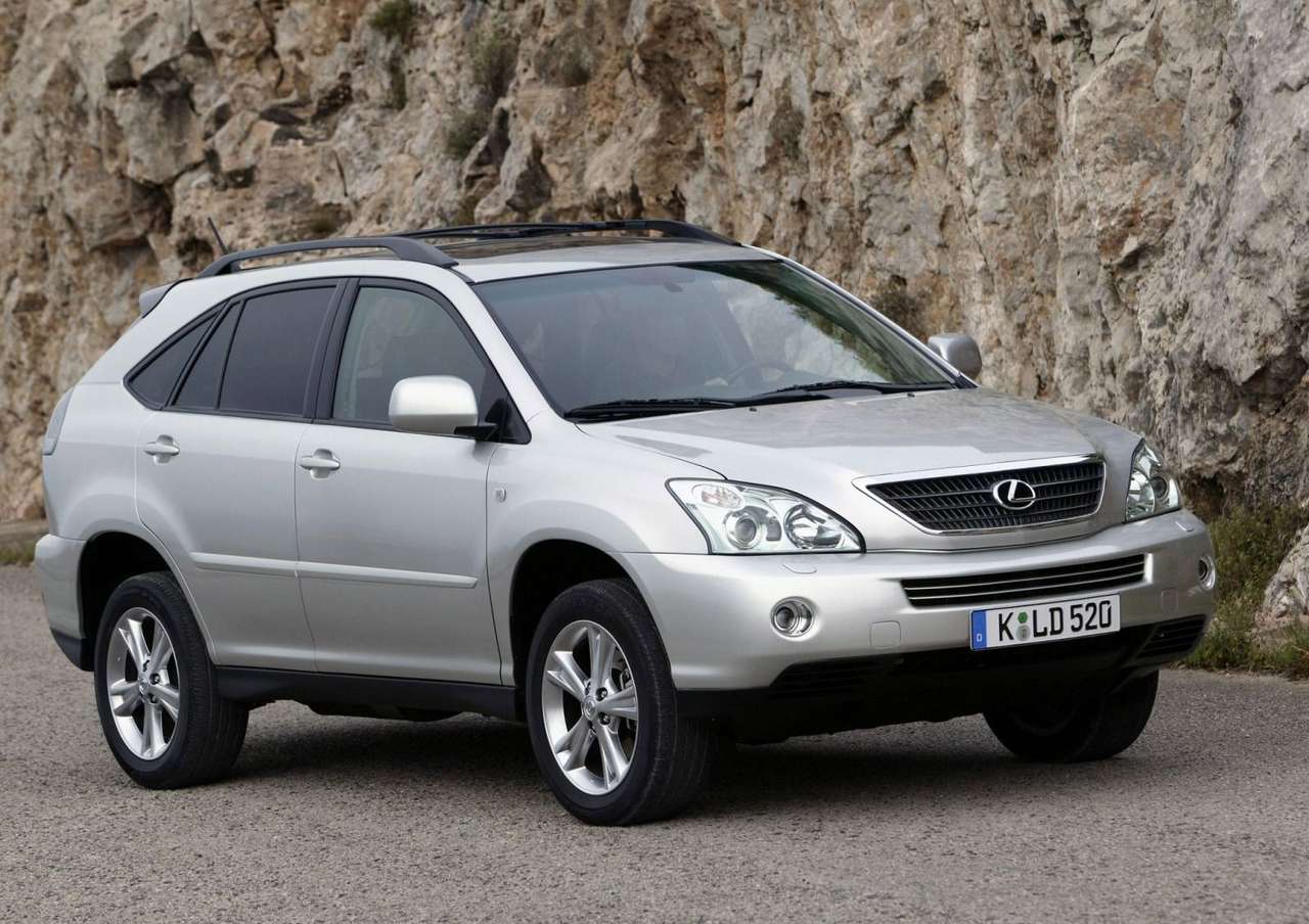 Toyota отзывает гибридные модели