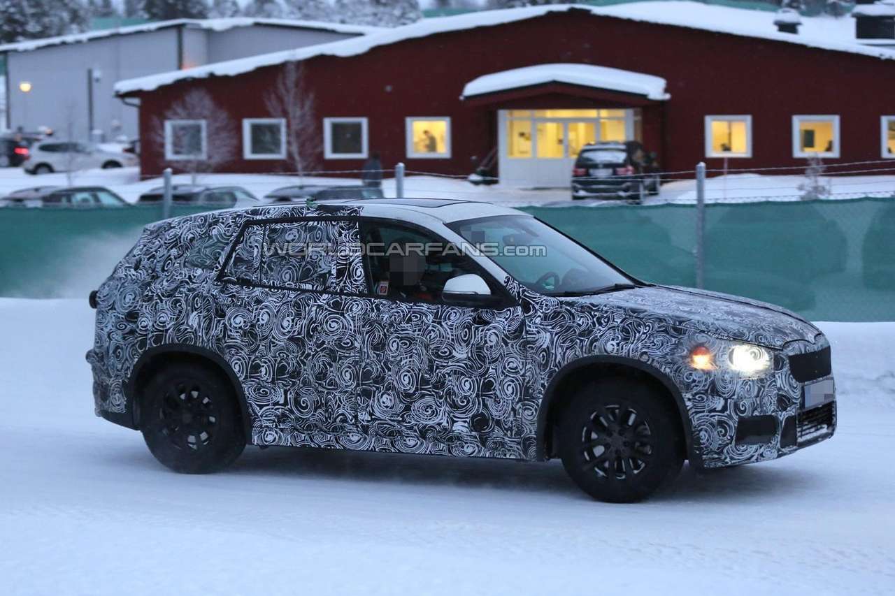 Новый BMW X1 сбросил камуфляж