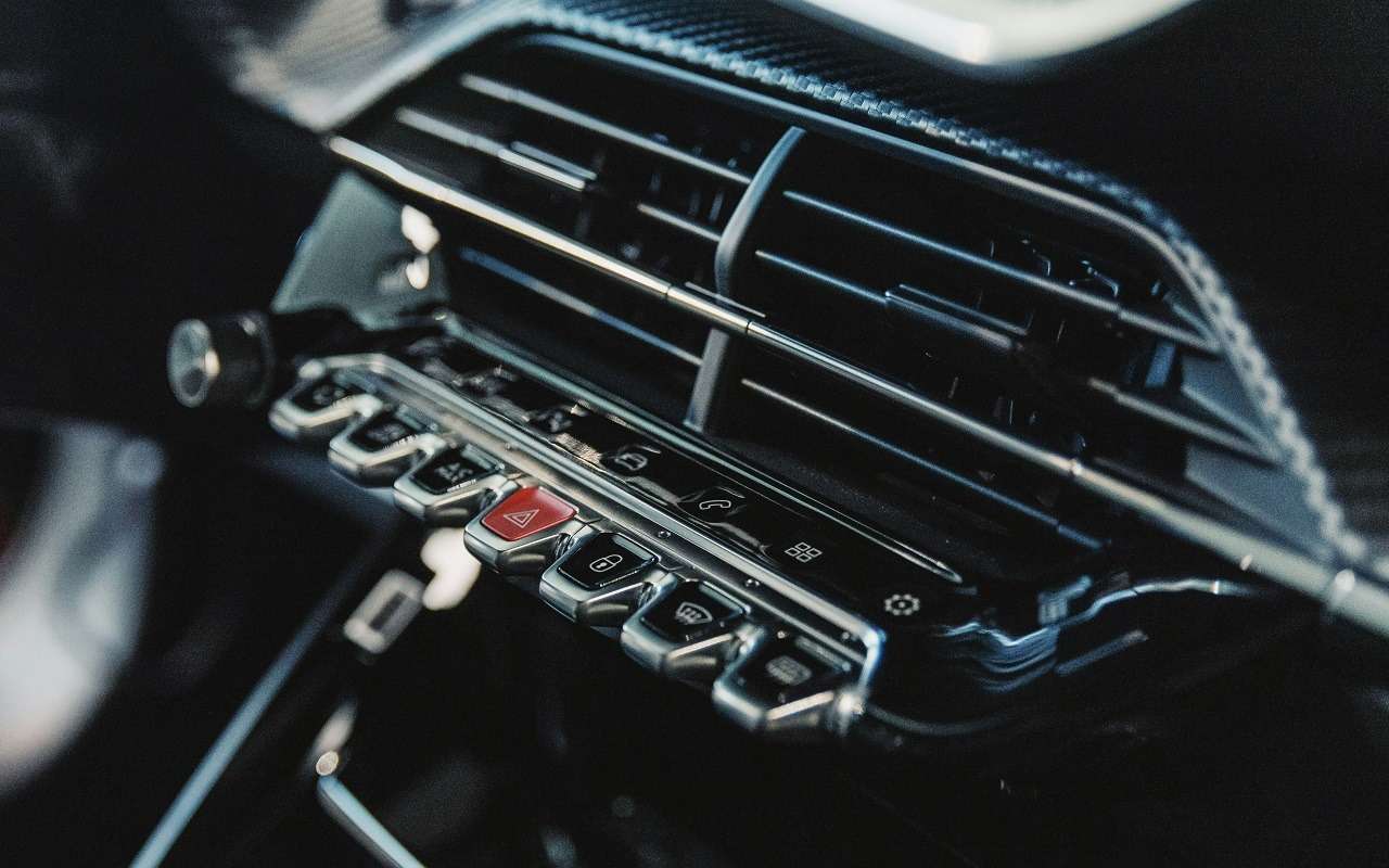 Назад в будущее: автоконцерны возвращаются от сенсоров к кнопкам?