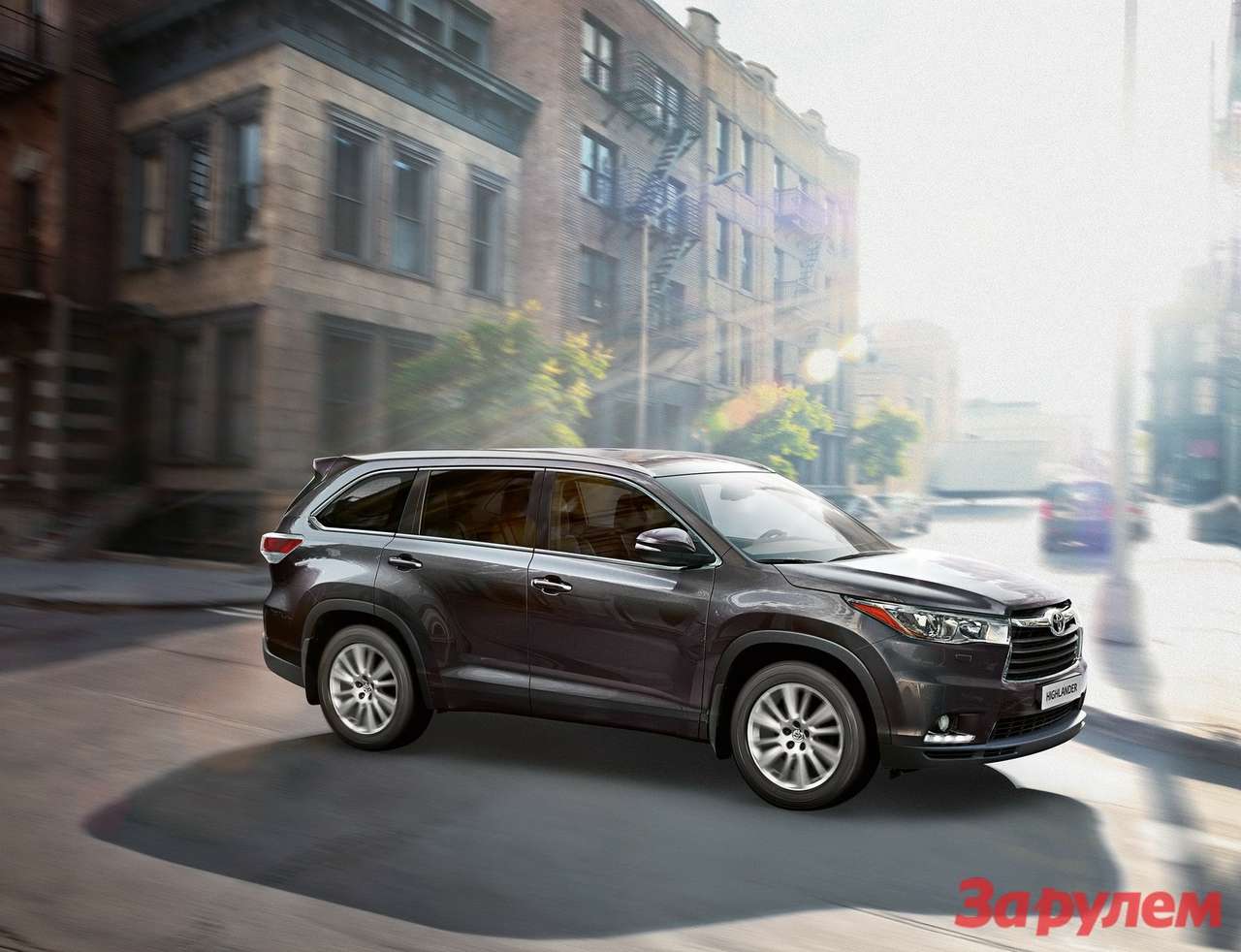 В России начались продажи кроссовера Toyota Highlander нового поколения  