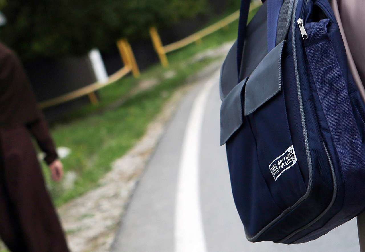 Почтальон купил автомобиль… на деньги пенсионеров!