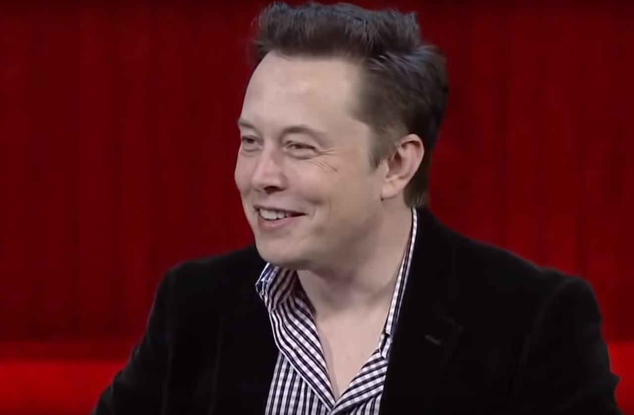 Илон Маск ищет создателей робомобилей в соцсетях