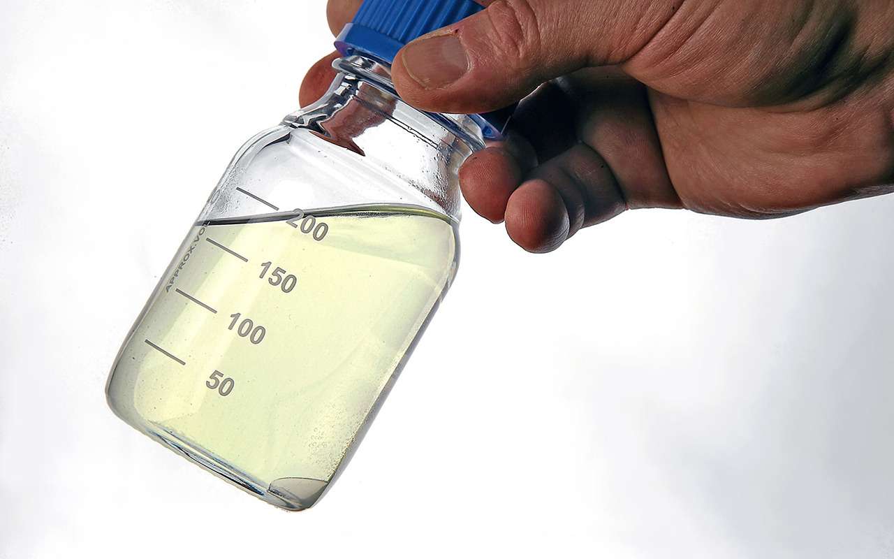 Сосед льет это в бак при каждой заправке – эксперт все объяснил