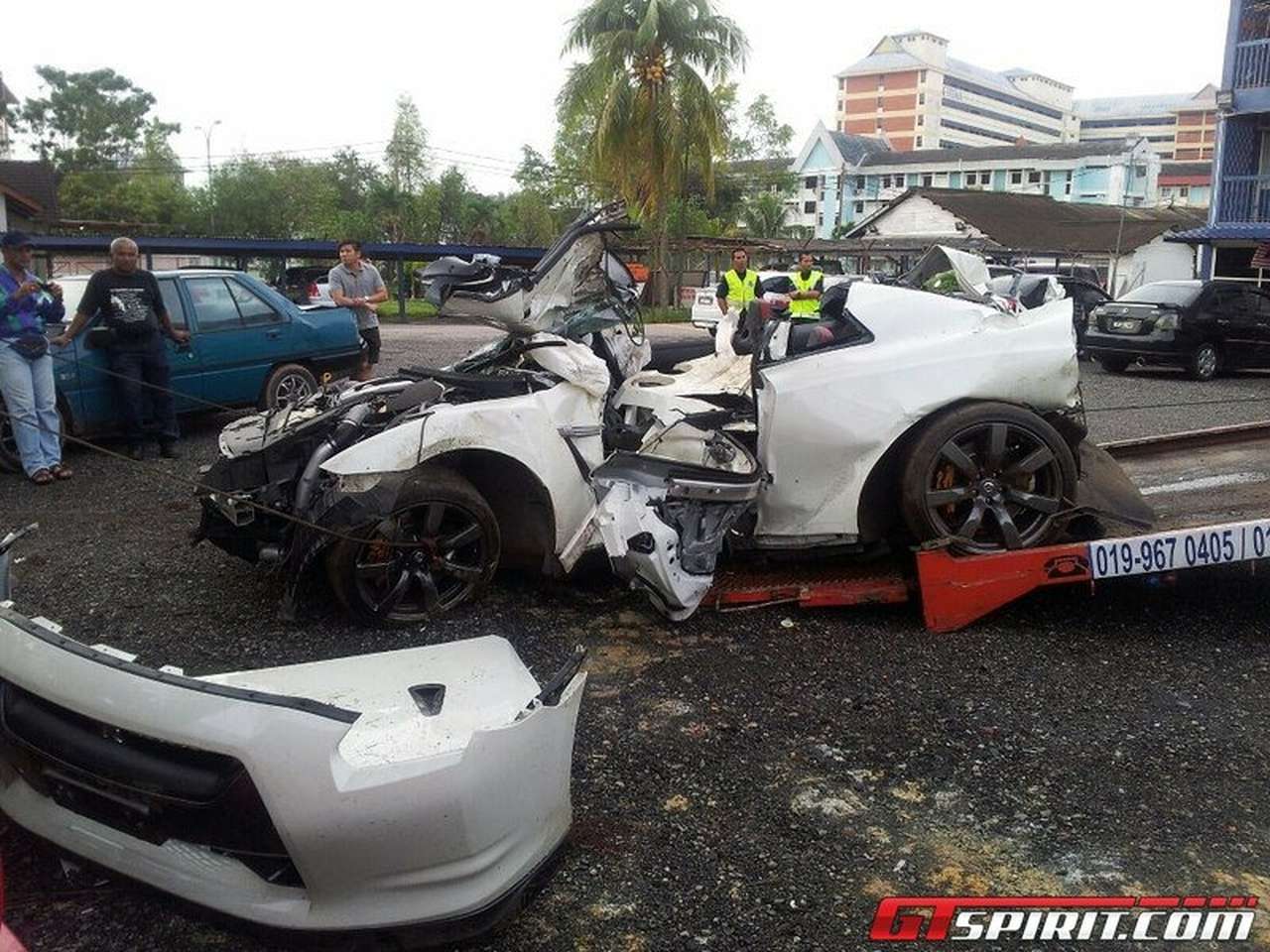 «Золотая молодежь» снова бьет суперкары