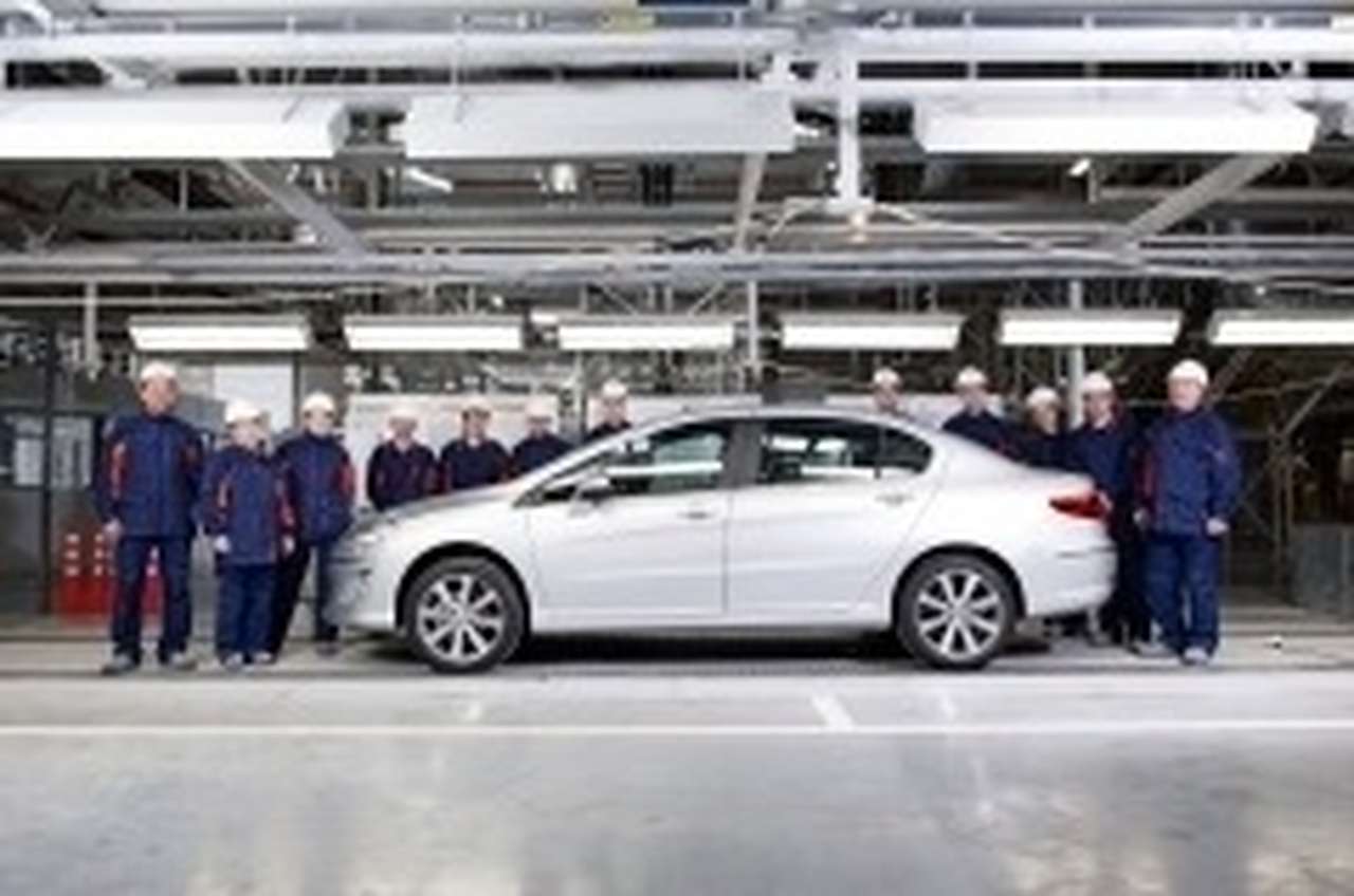 В Калуге выпустили первые предсерийные Peugeot 408