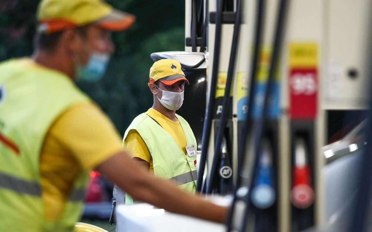 Машины с ДВС будут спасать: ищут дешевый бензин