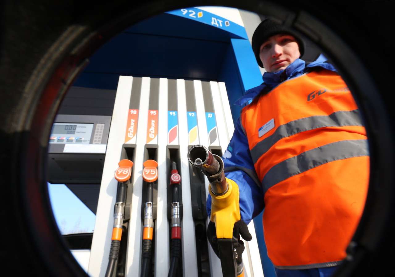 Стрельба из пистолета: почему бензин такой дорогой?