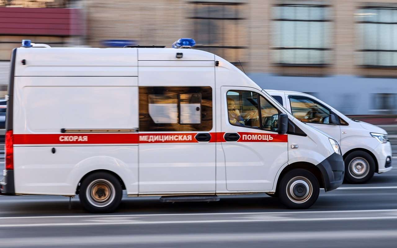 Как правильно пропускать скорую и полицию: объяснение Минтранса