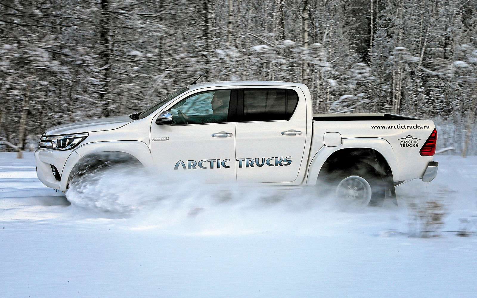 Toyota Hilux Arctic Trucks at35