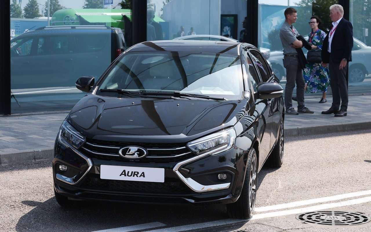 Lada Aura стала официальным автомобилем ПМЭФ-2024